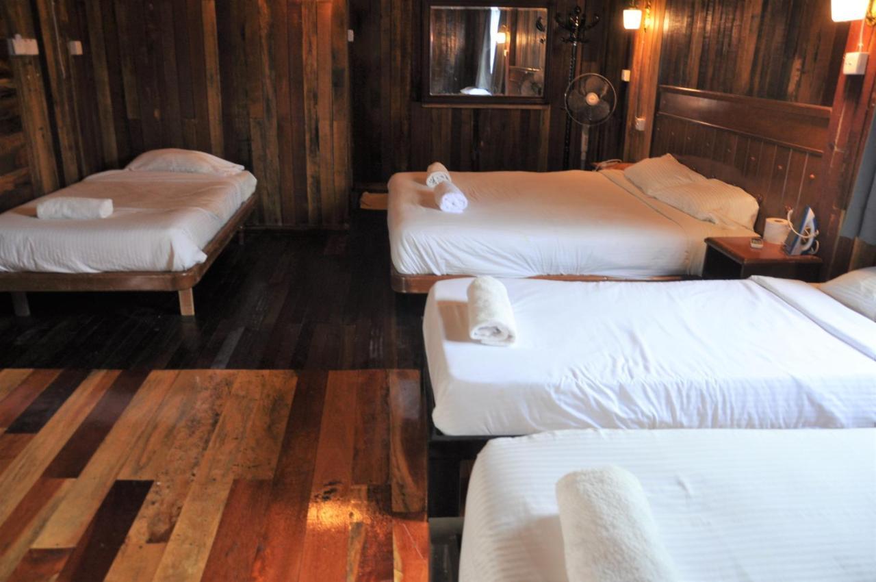 Joe Fisherman Inn Kampung Teluk Nipah Bagian luar foto