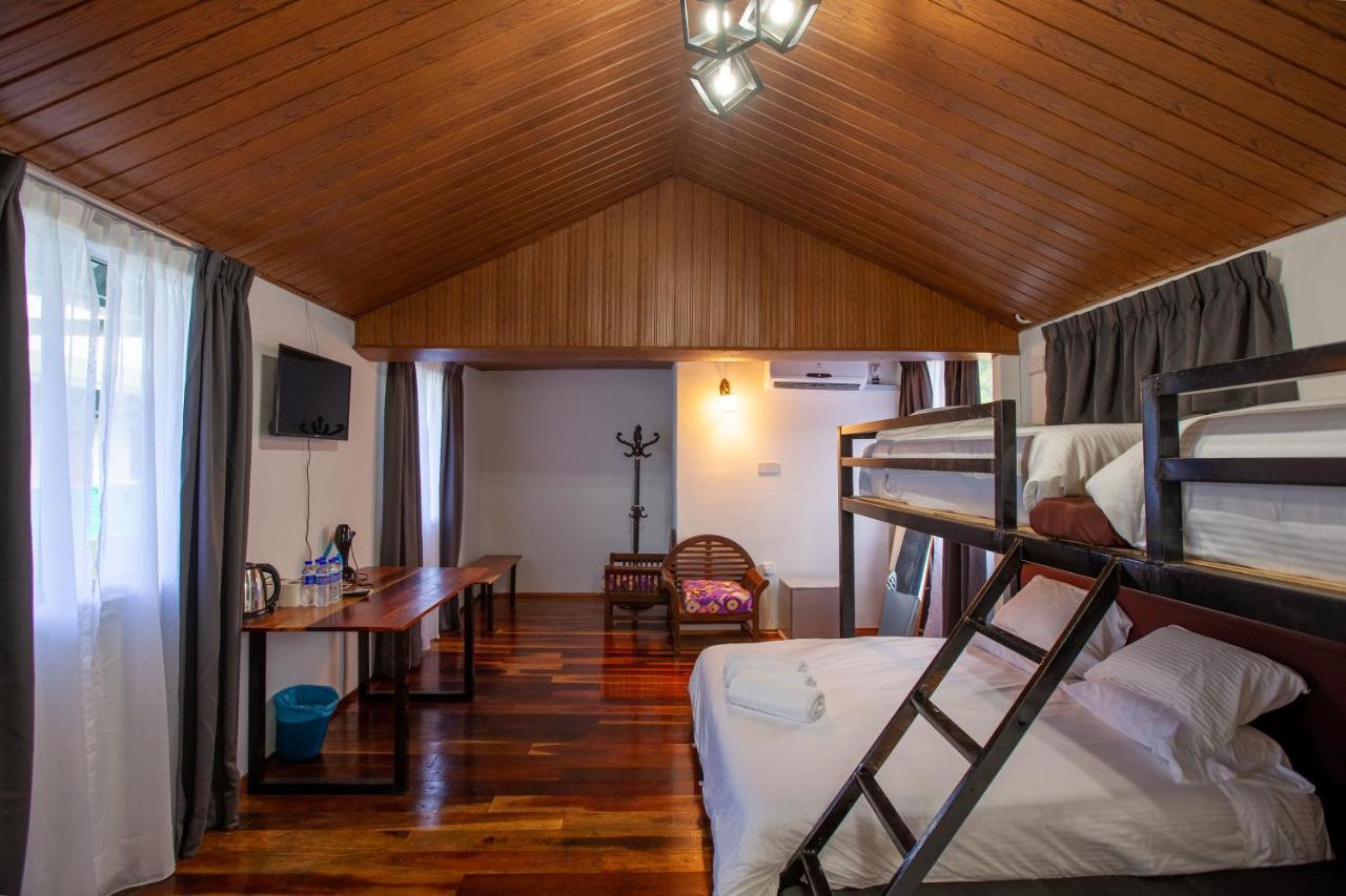 Joe Fisherman Inn Kampung Teluk Nipah Bagian luar foto