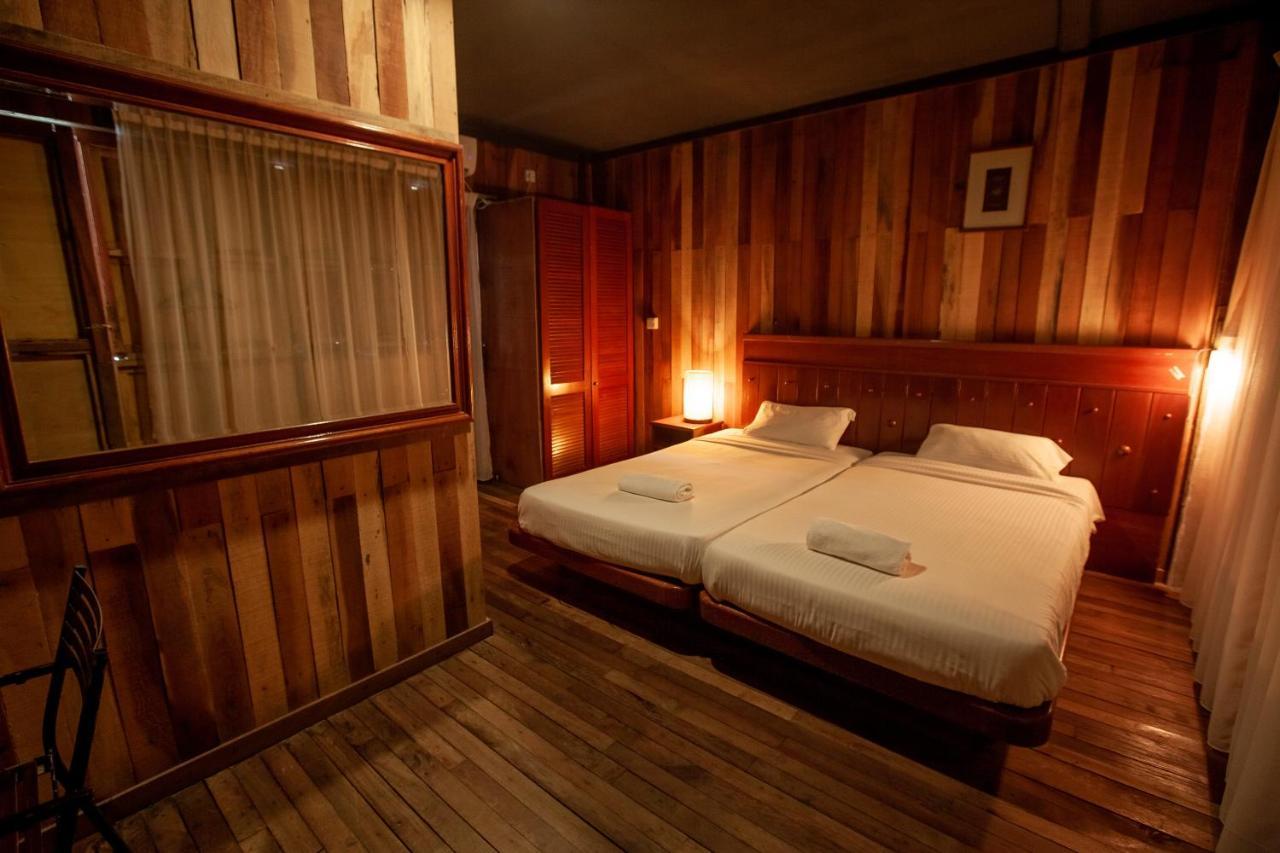 Joe Fisherman Inn Kampung Teluk Nipah Bagian luar foto