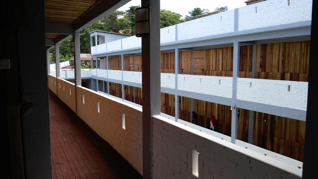 Joe Fisherman Inn Kampung Teluk Nipah Bagian luar foto